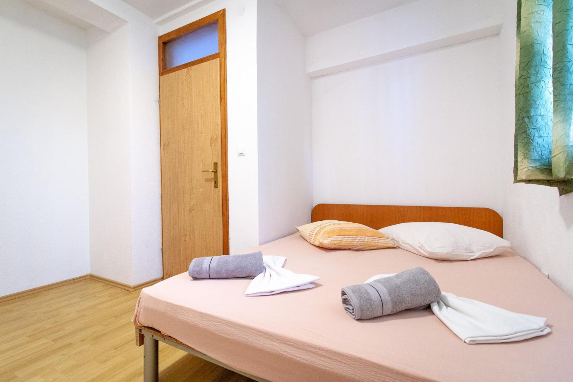 Apartments Laura Neum Kamer foto